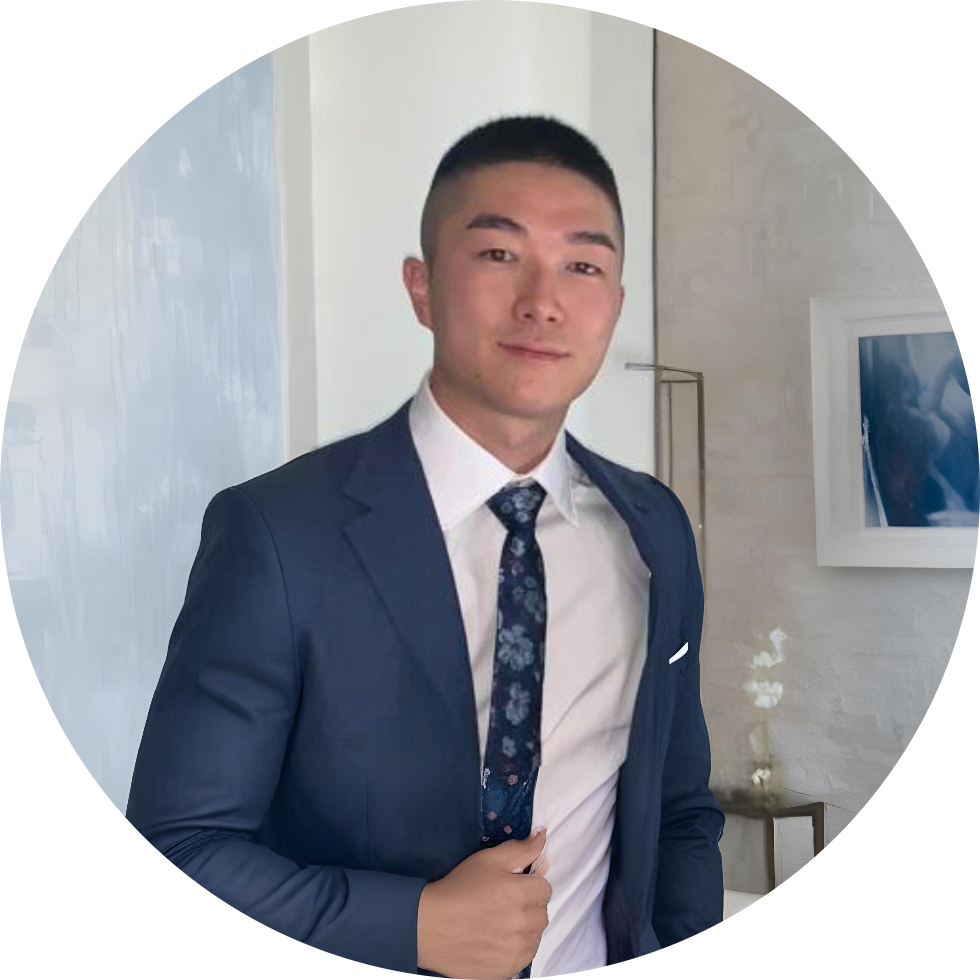 Laurence Liu, physiotherapist, endorsing Comfybud for back support, recovery, and full-body comfort